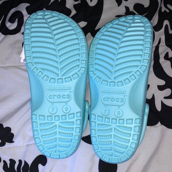 I’ve blue classic clog crocs - Picture 3 of 6